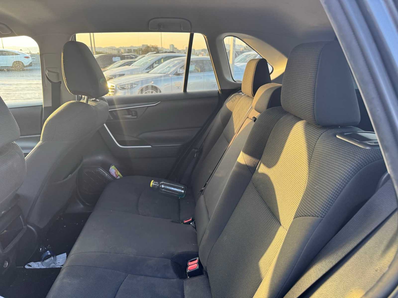 Thumbnail: 2021 Toyota RAV4 - 6