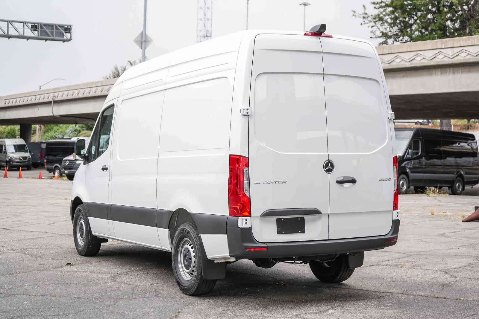 Thumbnail: 2026 Mercedes-Benz Sprinter - 9