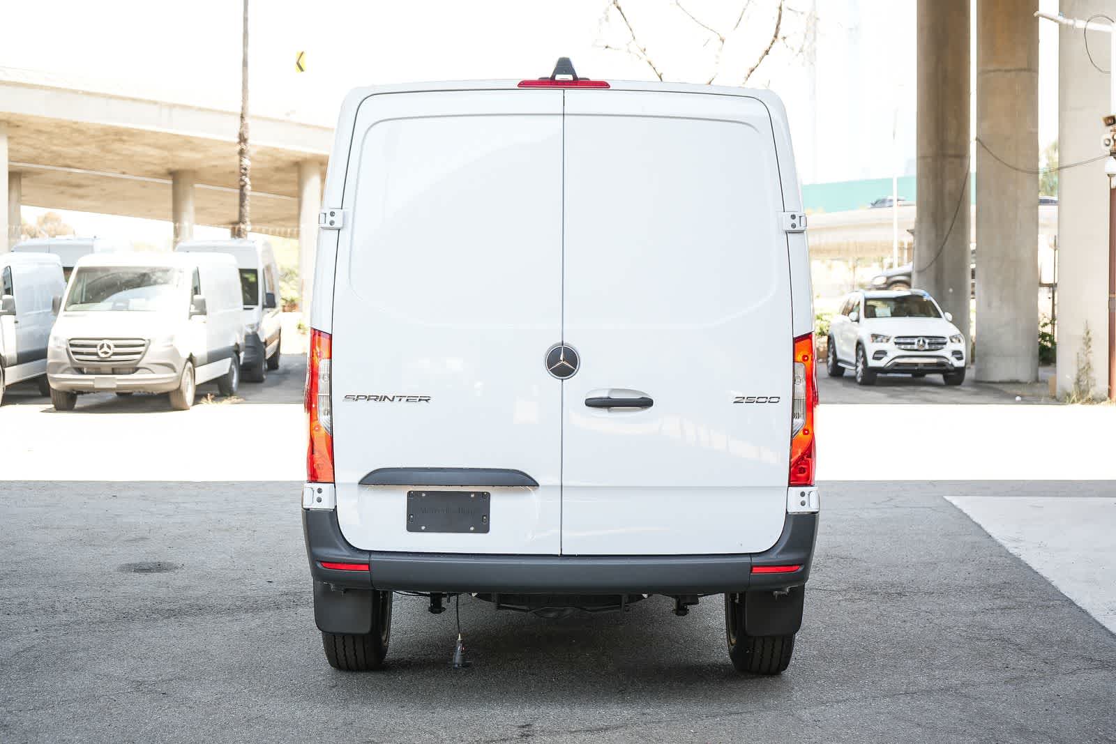Thumbnail: 2026 Mercedes-Benz Sprinter - 7