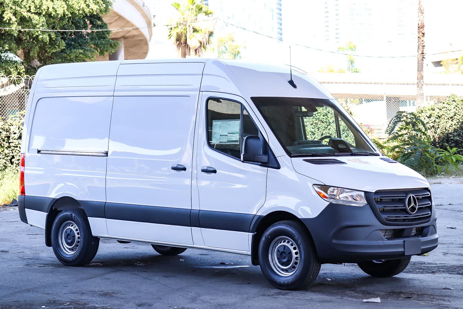 Thumbnail: 2026 Mercedes-Benz Sprinter - 3