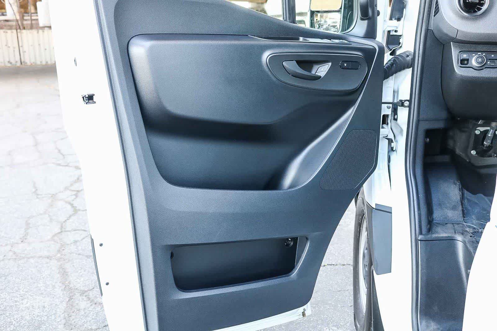 Thumbnail: 2024 Mercedes-Benz eSprinter - 20