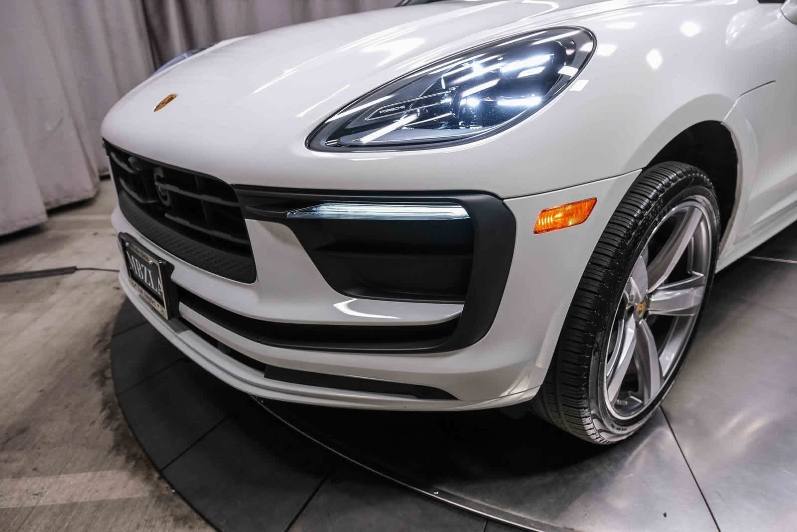 Thumbnail: 2024 Porsche Macan - 12