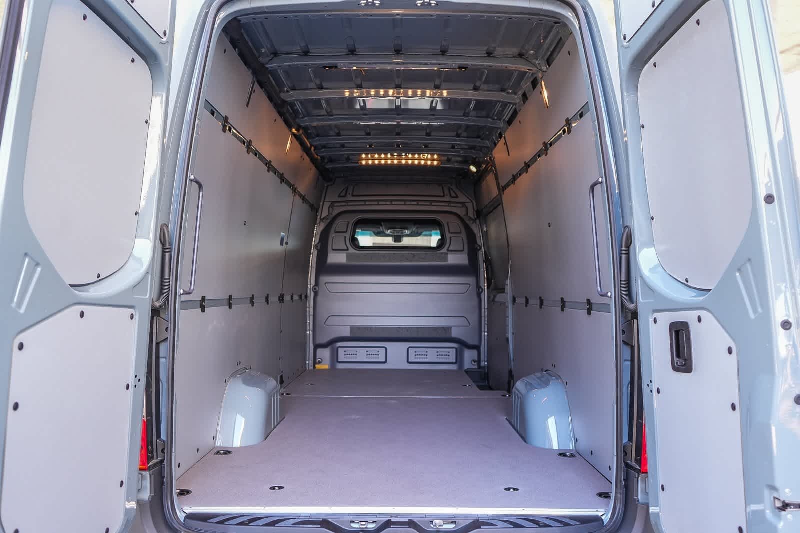 Thumbnail: 2025 Mercedes-Benz Sprinter - 24