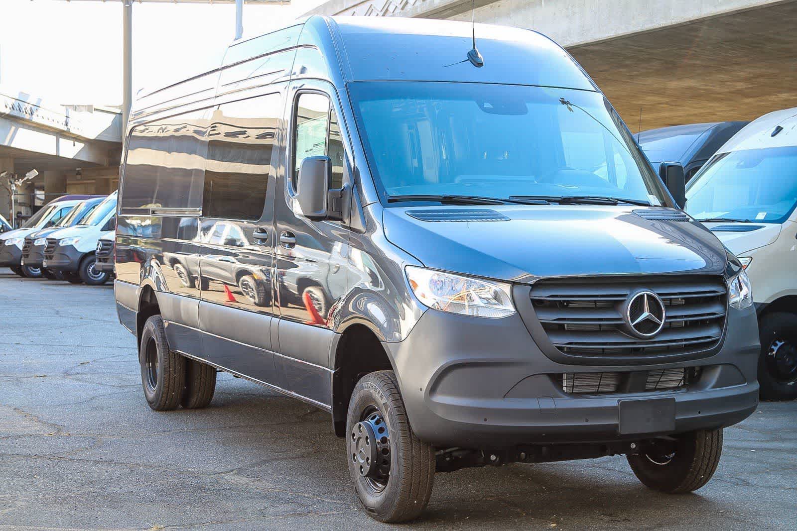 Thumbnail: 2024 Mercedes-Benz Sprinter - 3