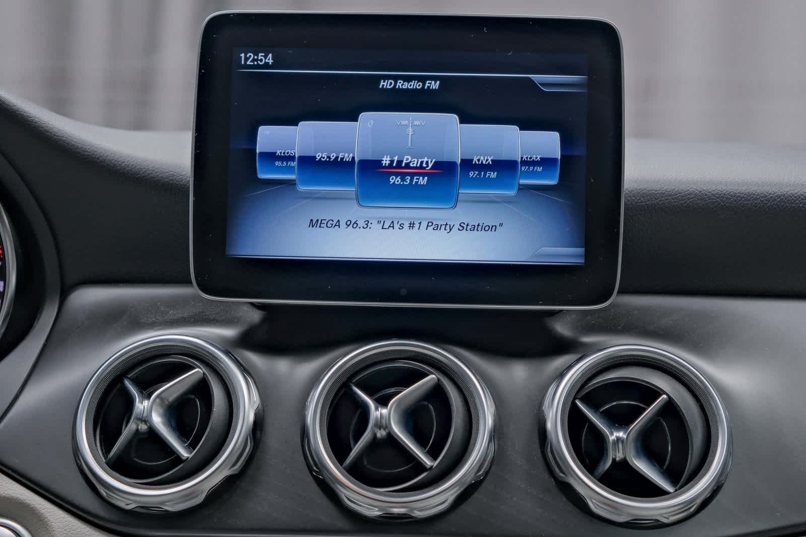 Thumbnail: 2020 Mercedes-Benz GLA - 17
