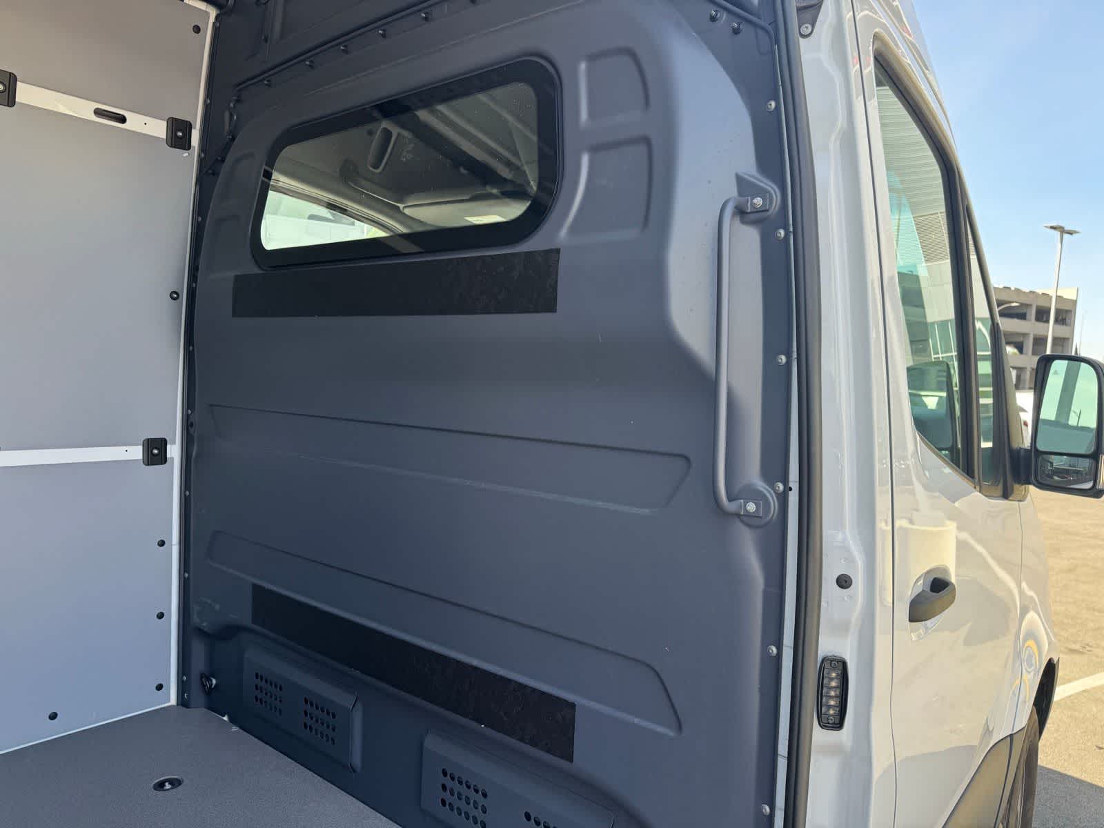 Thumbnail: 2023 Mercedes-Benz Sprinter - 9