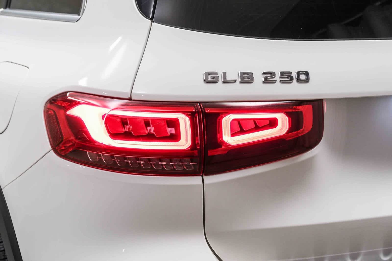 Thumbnail: 2022 Mercedes-Benz GLB - 7