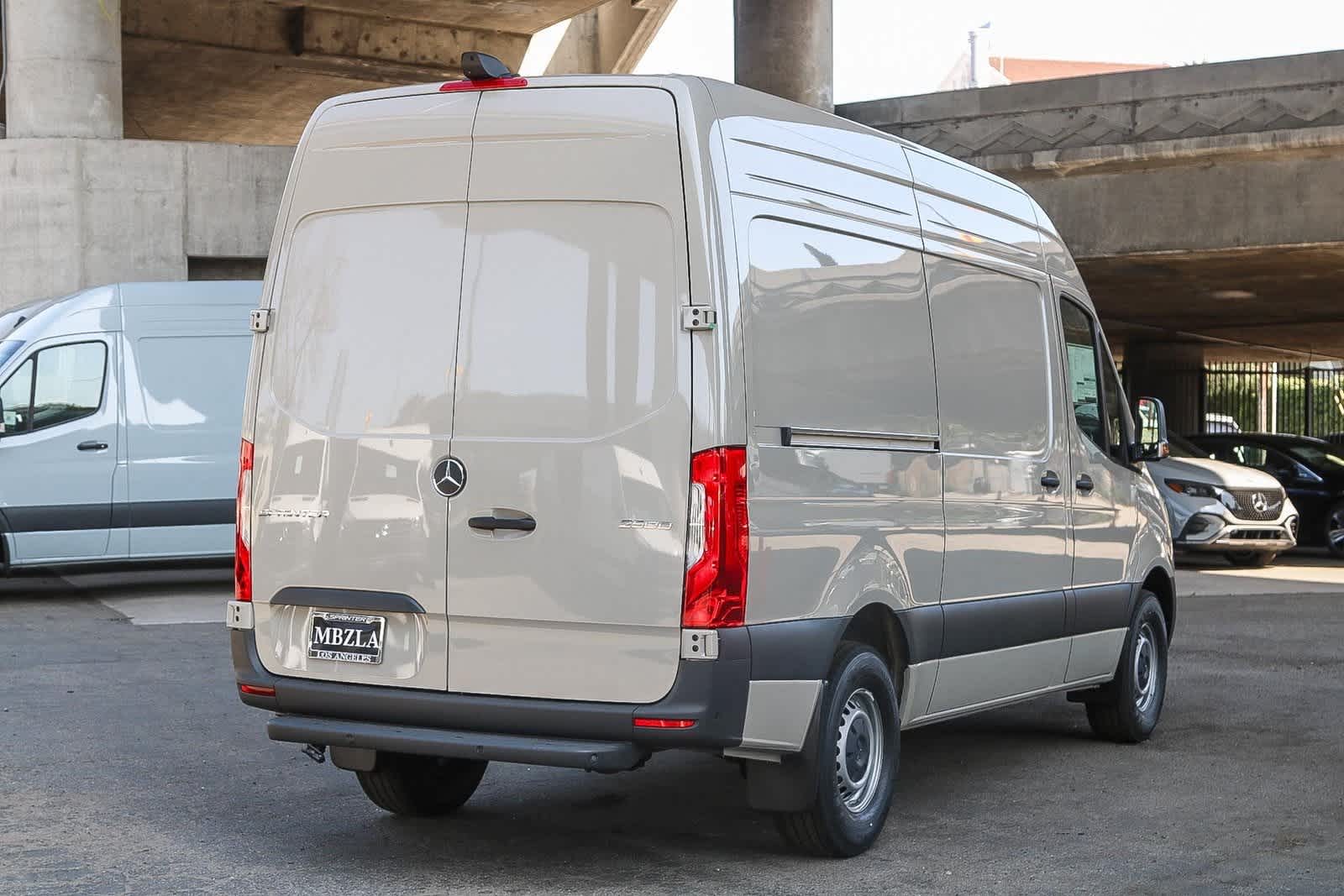 Thumbnail: 2025 Mercedes-Benz Sprinter - 6