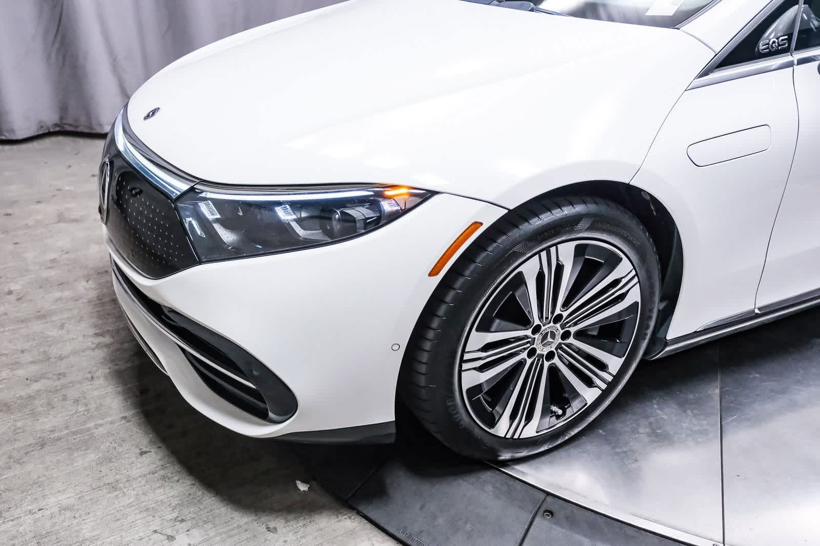 Thumbnail: 2023 Mercedes-Benz EQS - 12