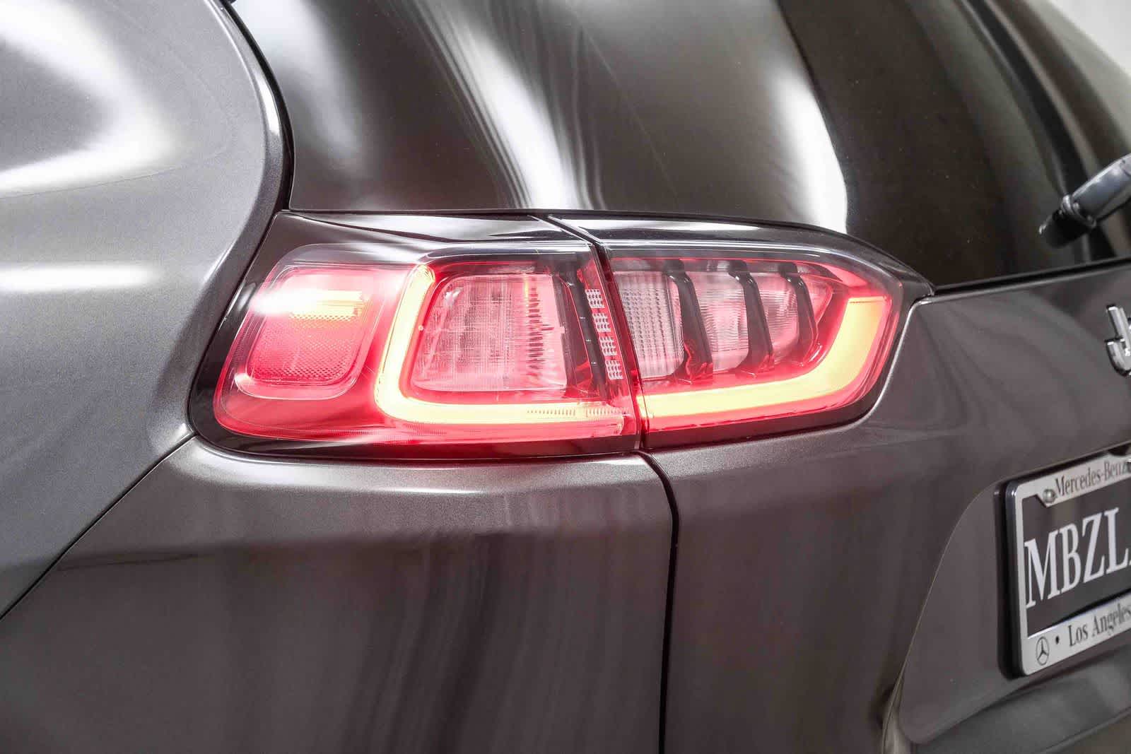 Thumbnail: 2019 Jeep Cherokee - 7