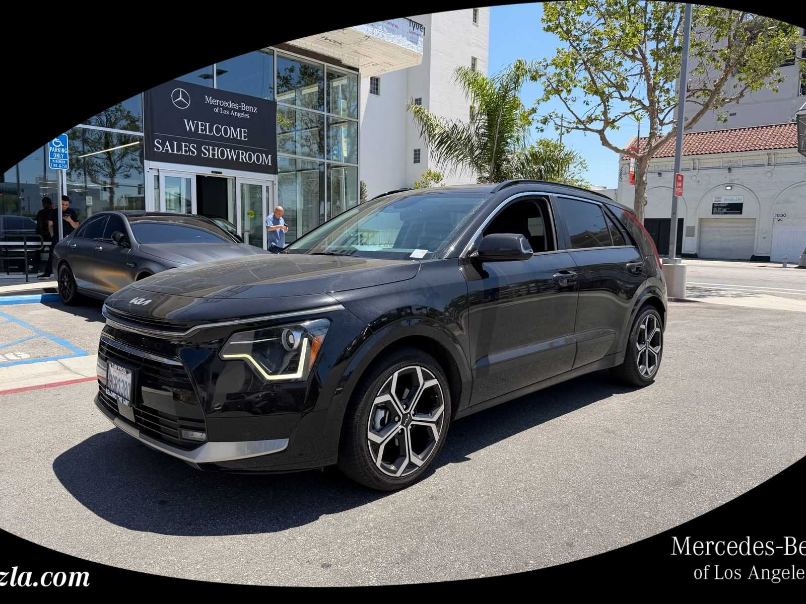 2023 Kia Niro EX Touring HEV's photo