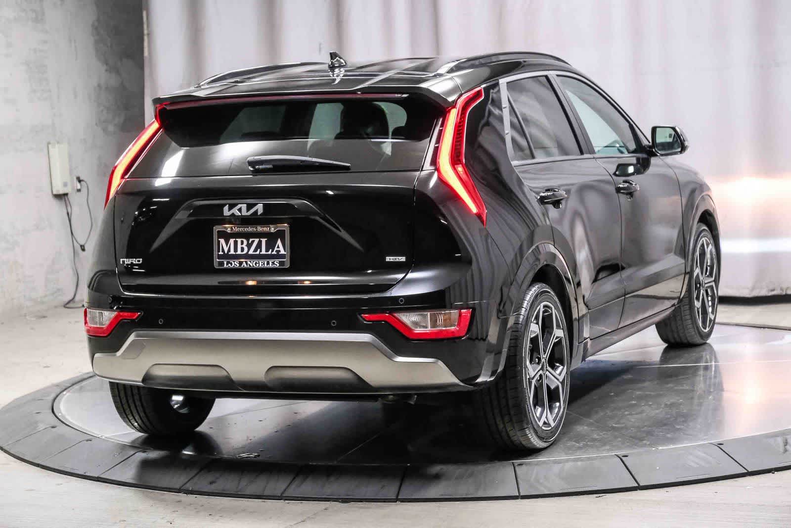Thumbnail: 2023 Kia Niro - 3