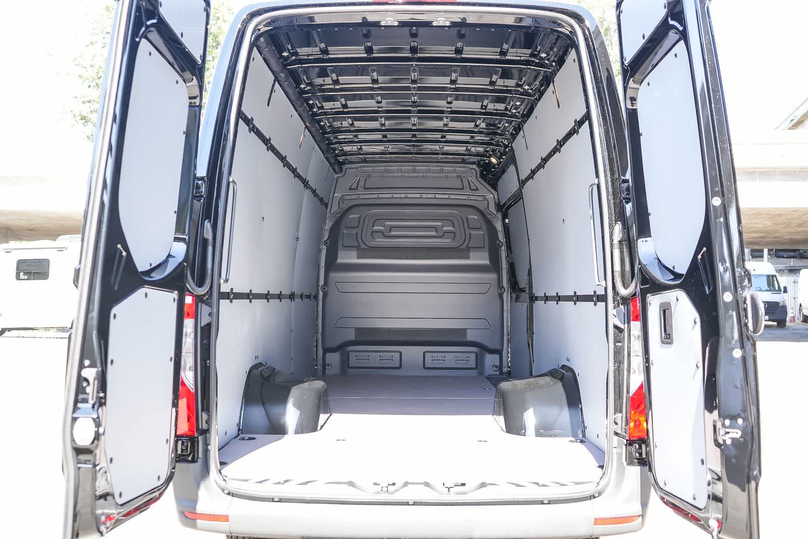 Thumbnail: 2026 Mercedes-Benz Sprinter - 28