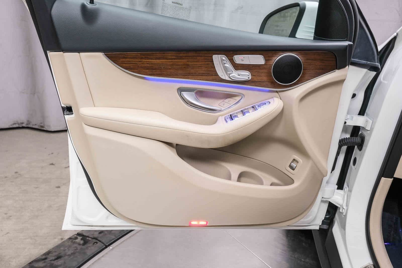 Thumbnail: 2022 Mercedes-Benz GLC - 22