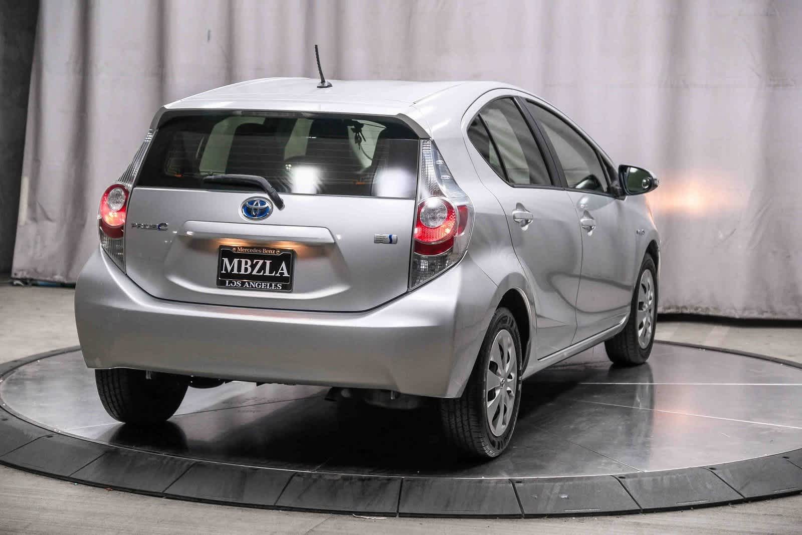 Thumbnail: 2014 Toyota Prius c - 4