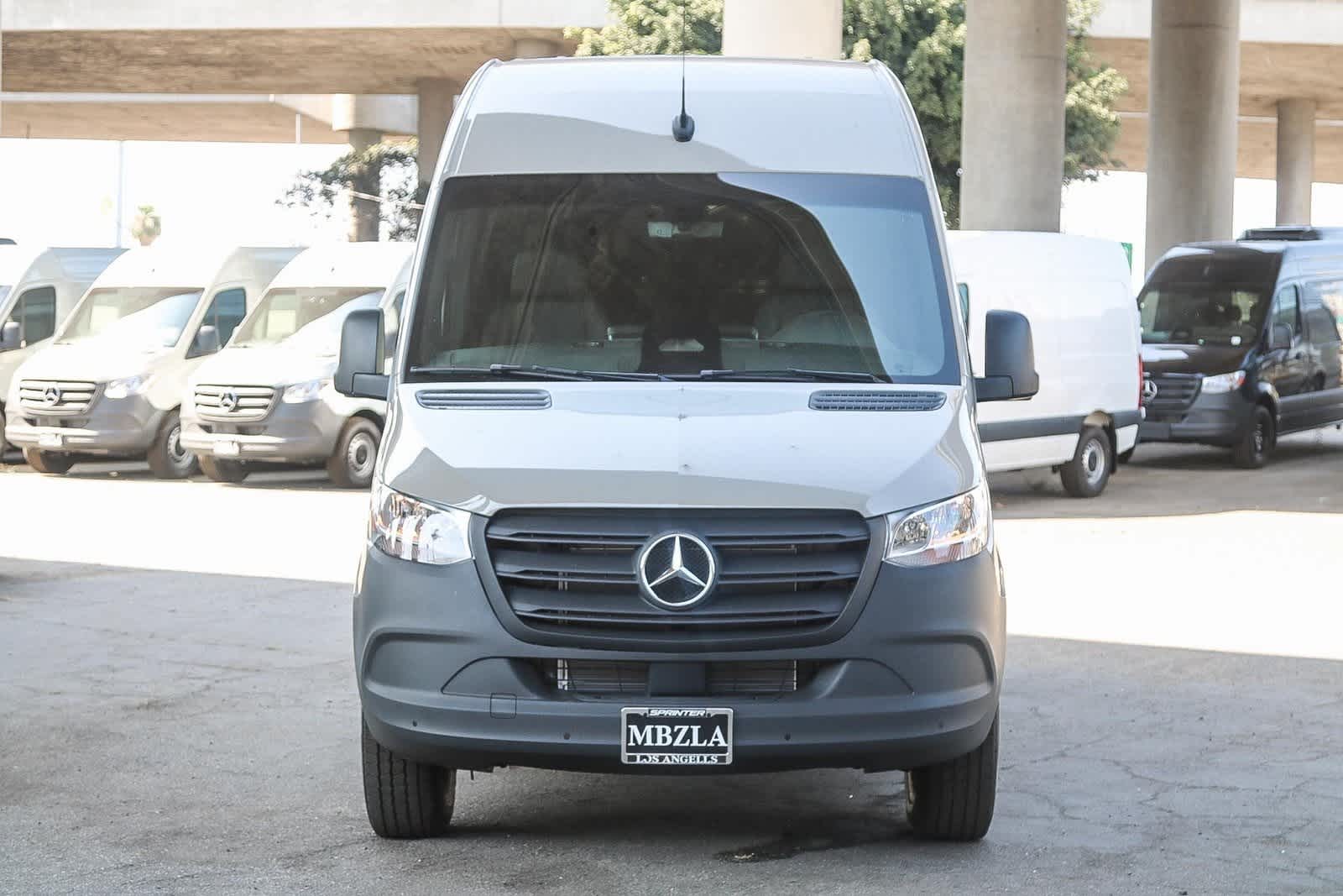 Thumbnail: 2025 Mercedes-Benz Sprinter - 2