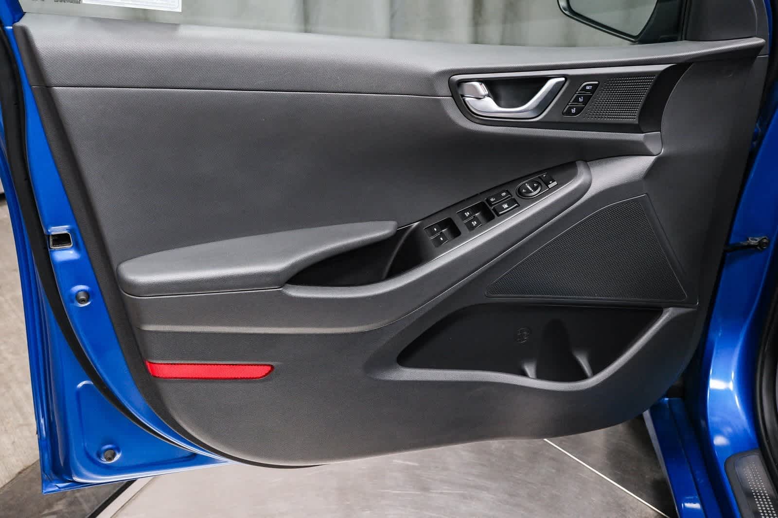 Thumbnail: 2018 Hyundai Ioniq - 23