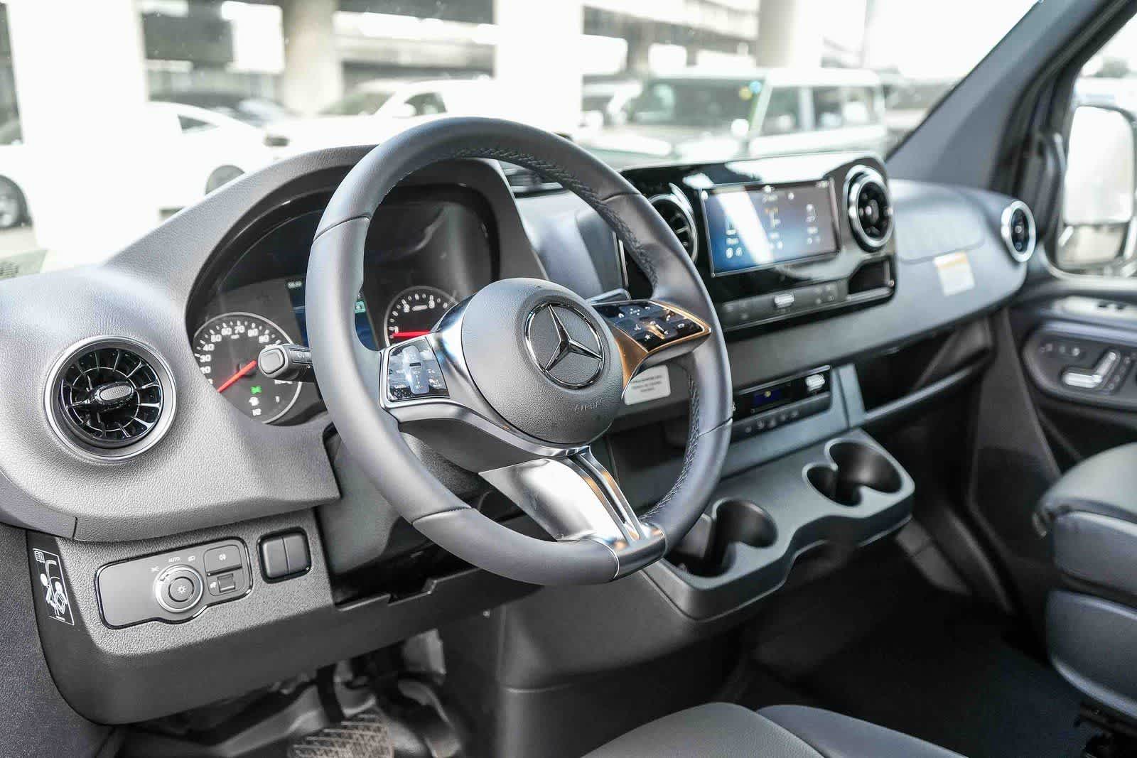 Thumbnail: 2026 Mercedes-Benz Sprinter - 12