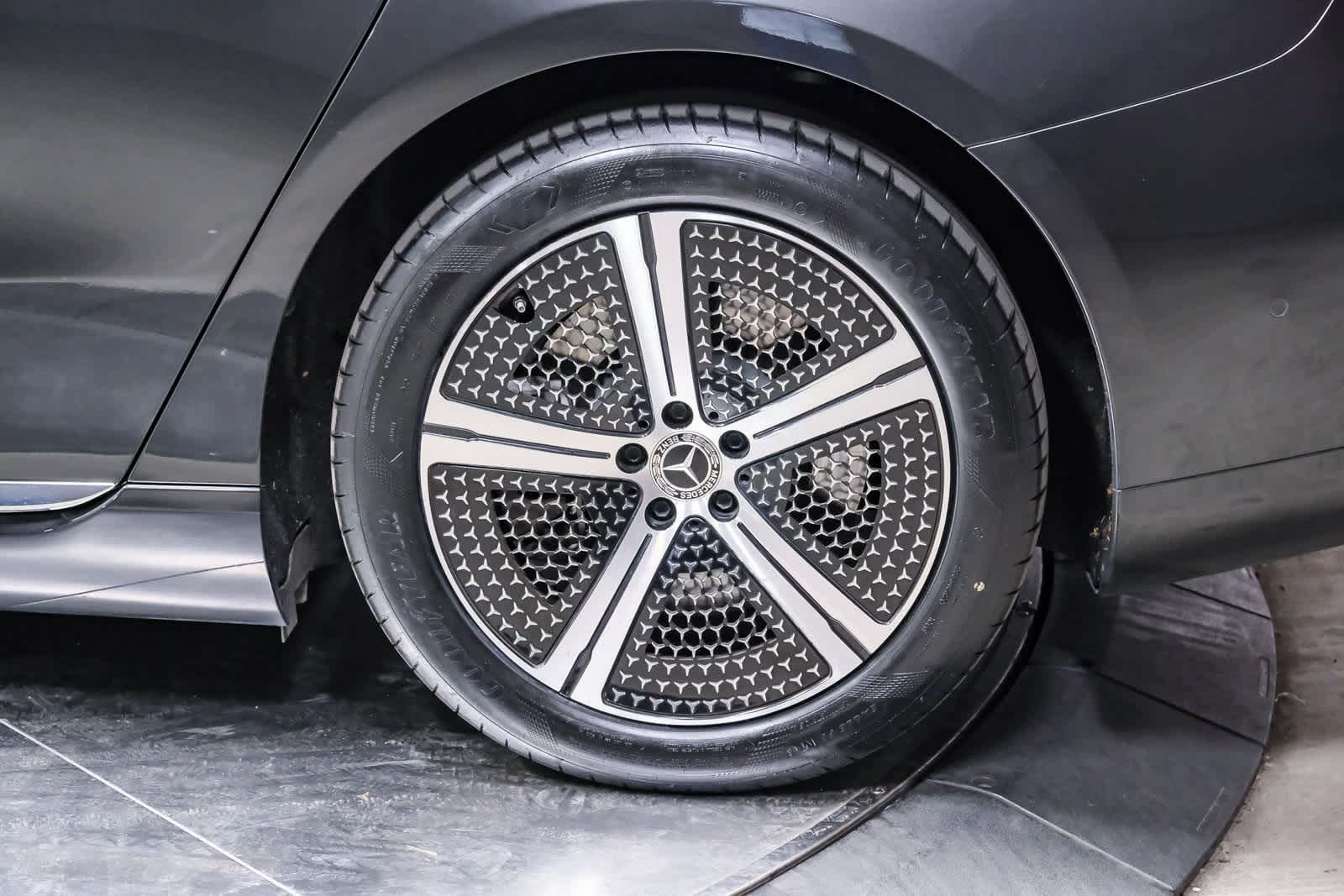 Thumbnail: 2022 Mercedes-Benz EQS - 9