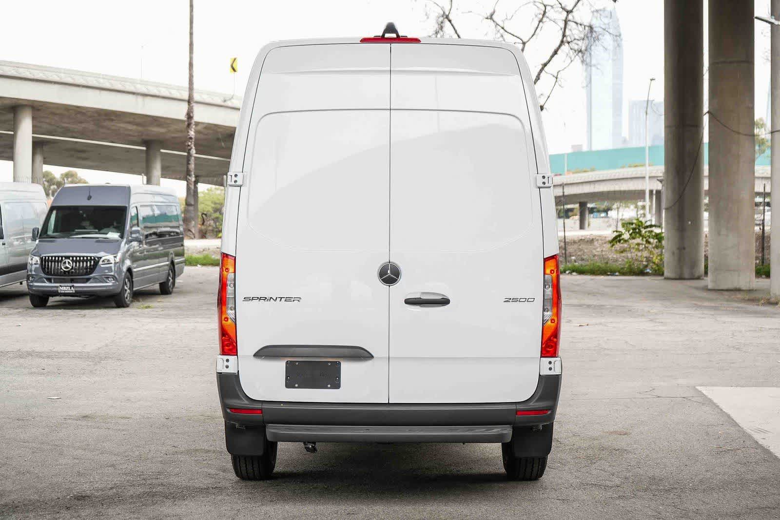 Thumbnail: 2026 Mercedes-Benz Sprinter - 7