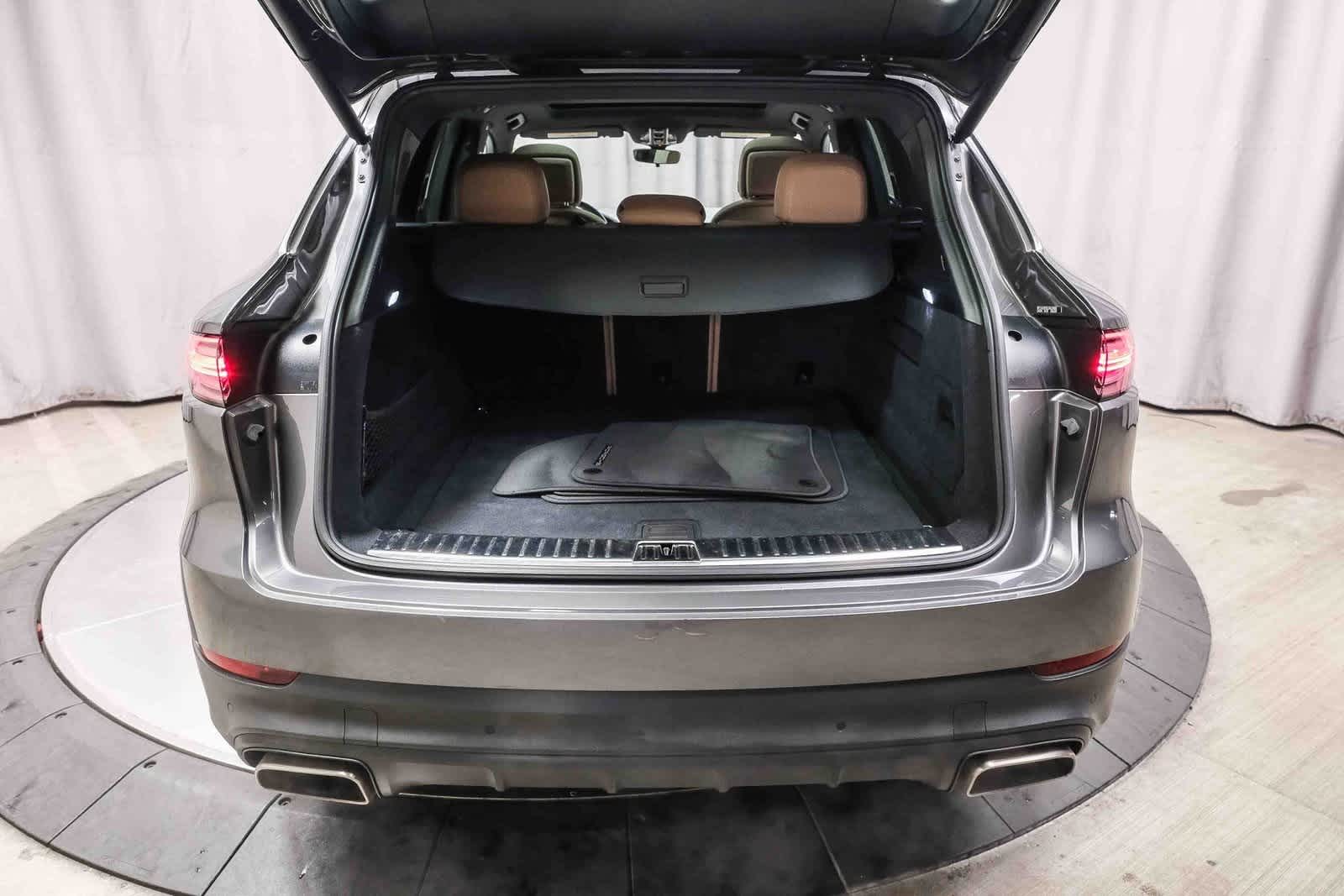 Thumbnail: 2020 Porsche Cayenne - 28