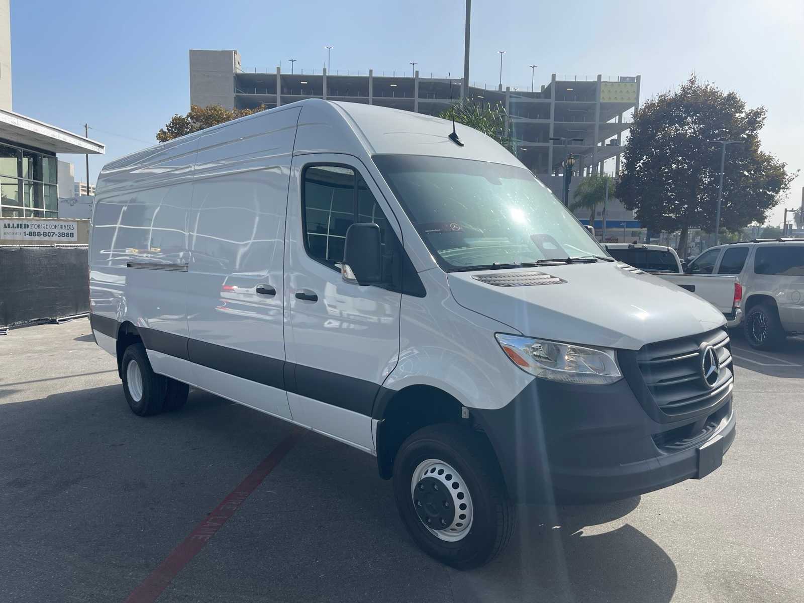 Thumbnail: 2025 Mercedes-Benz Sprinter - 2