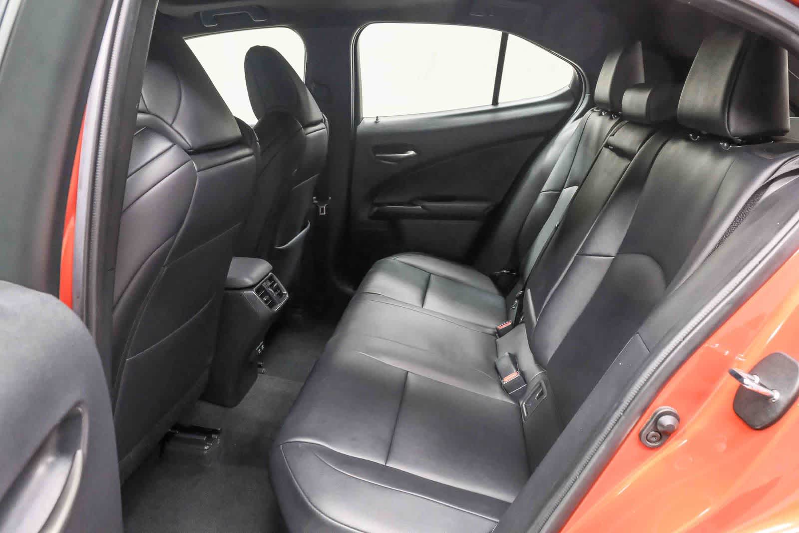 Thumbnail: 2020 Lexus UX - 18