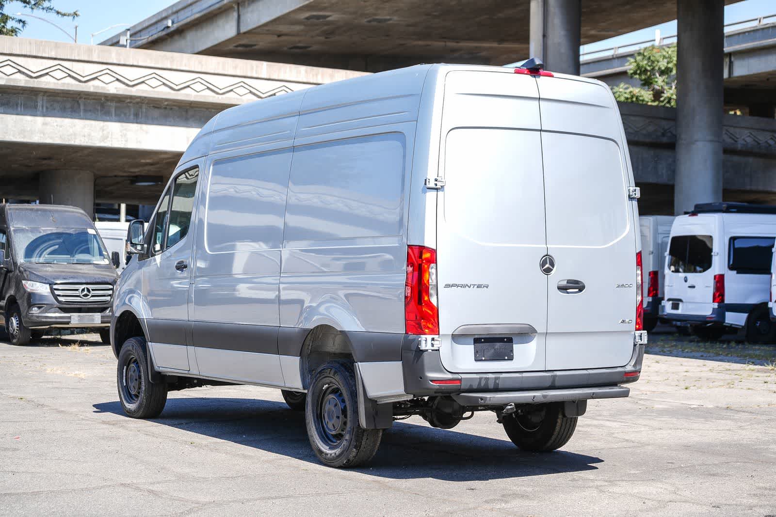 Thumbnail: 2025 Mercedes-Benz Sprinter - 8