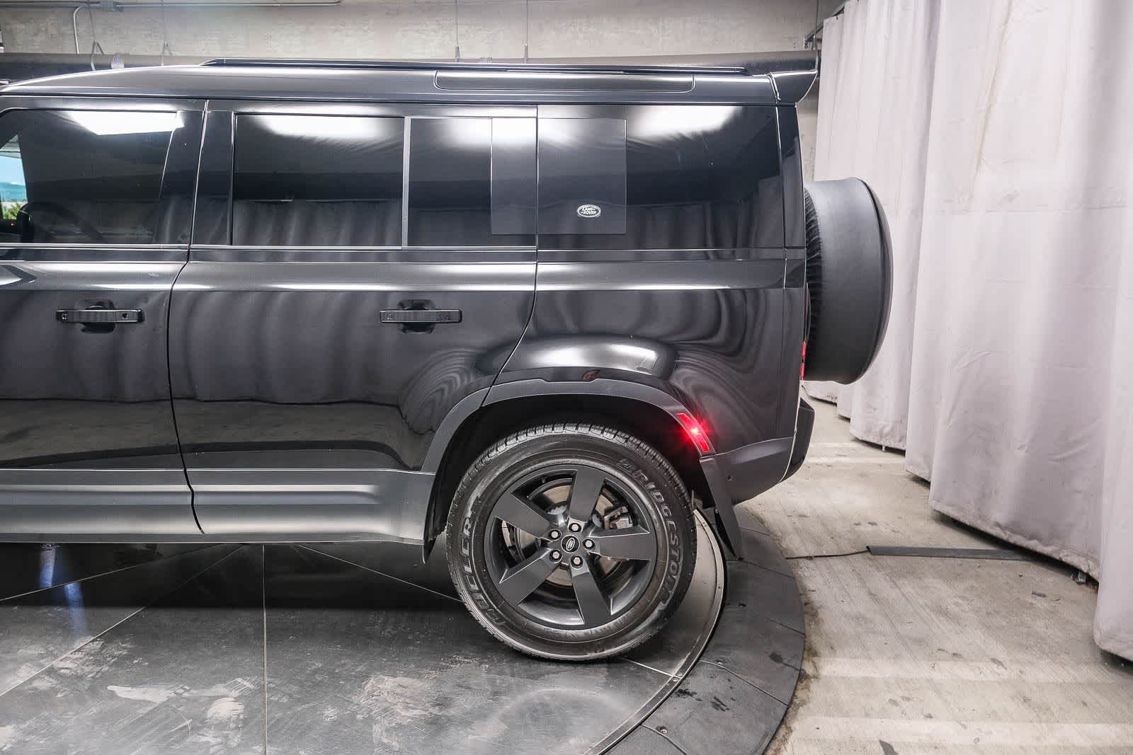 Thumbnail: 2022 Land Rover Defender - 8