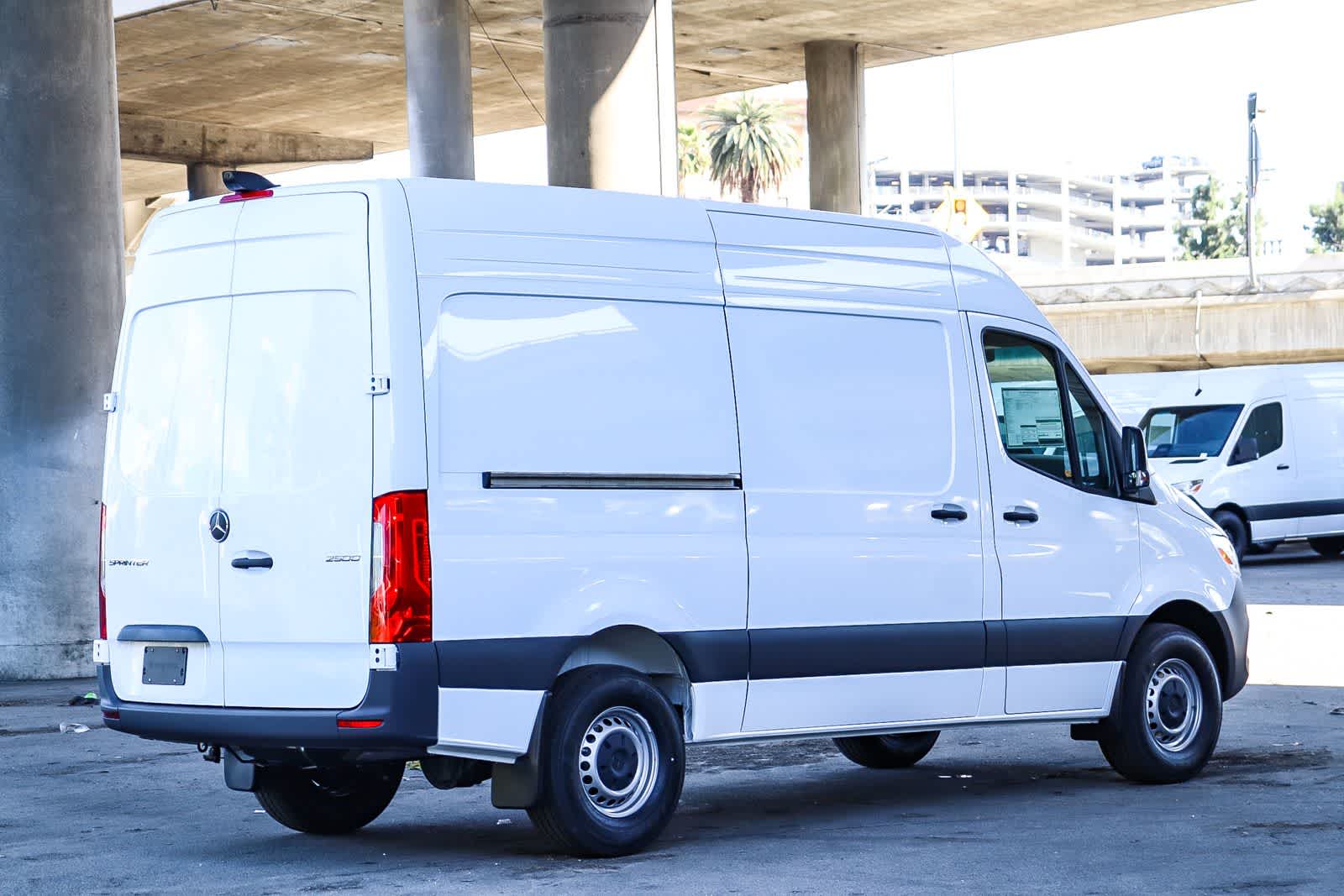 Thumbnail: 2026 Mercedes-Benz Sprinter - 4