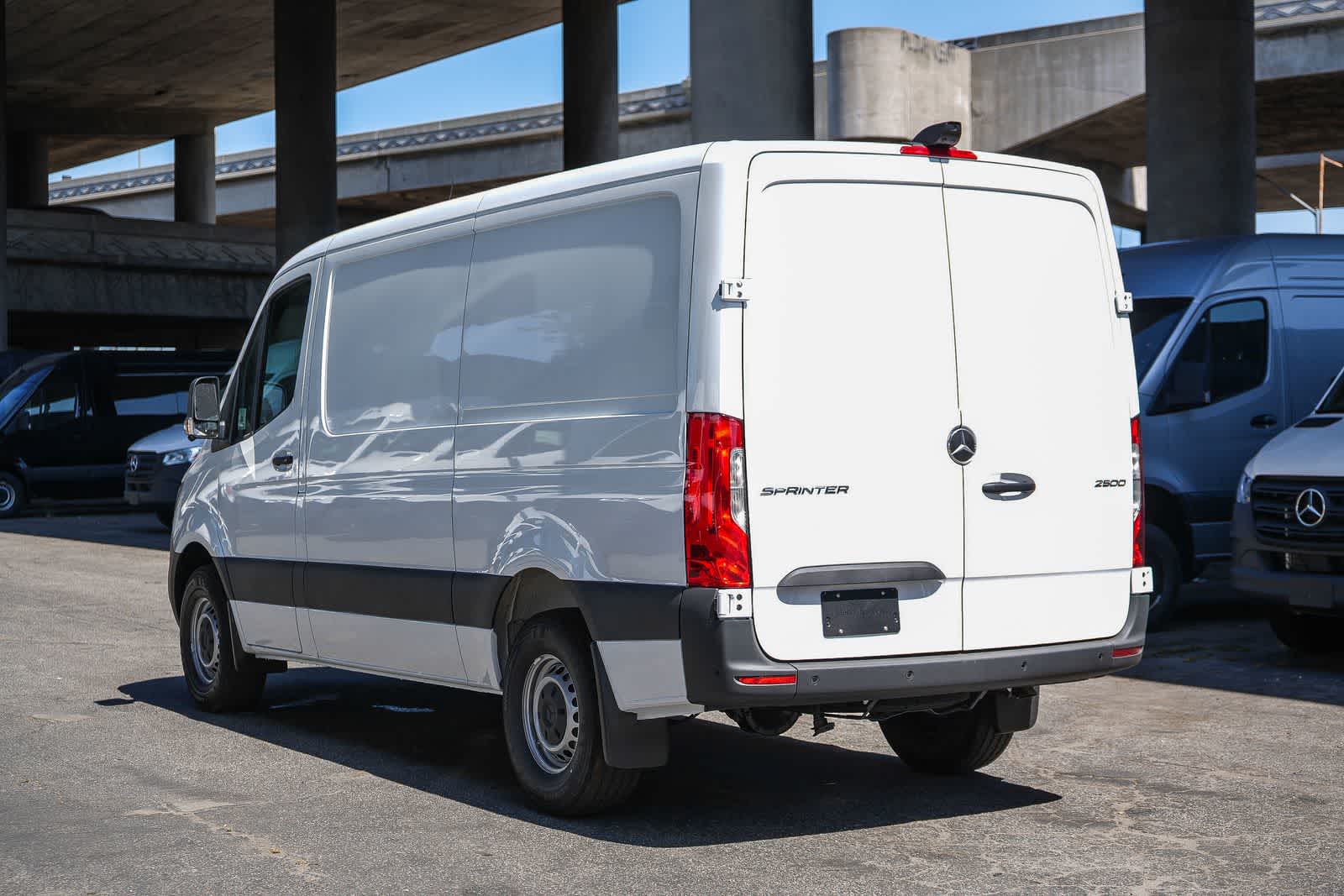Thumbnail: 2026 Mercedes-Benz Sprinter - 9