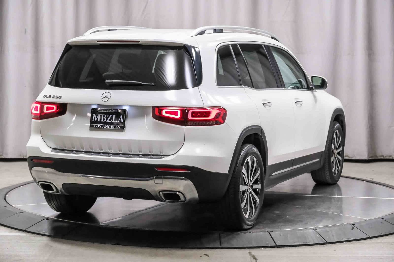 Thumbnail: 2021 Mercedes-Benz GLB - 4