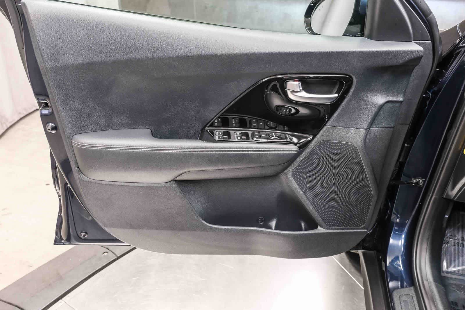 Thumbnail: 2020 Kia Niro - 27