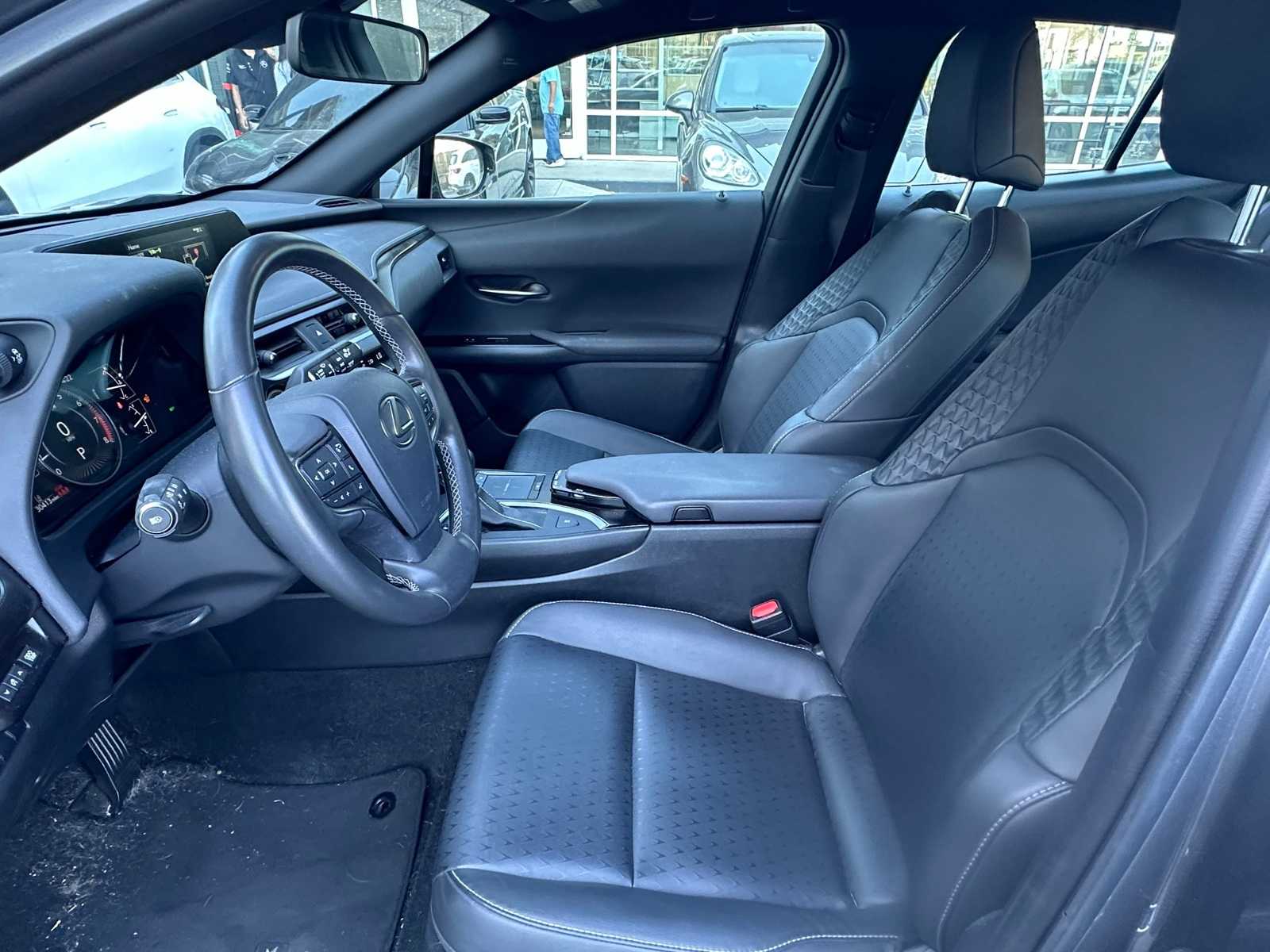 Thumbnail: 2021 Lexus UX - 6