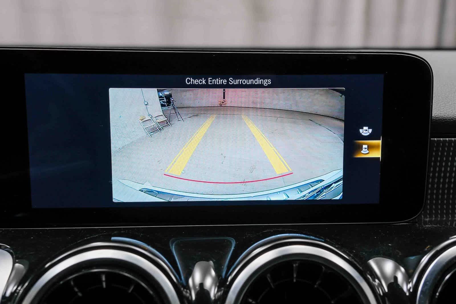 Thumbnail: 2022 Mercedes-Benz GLB - 23