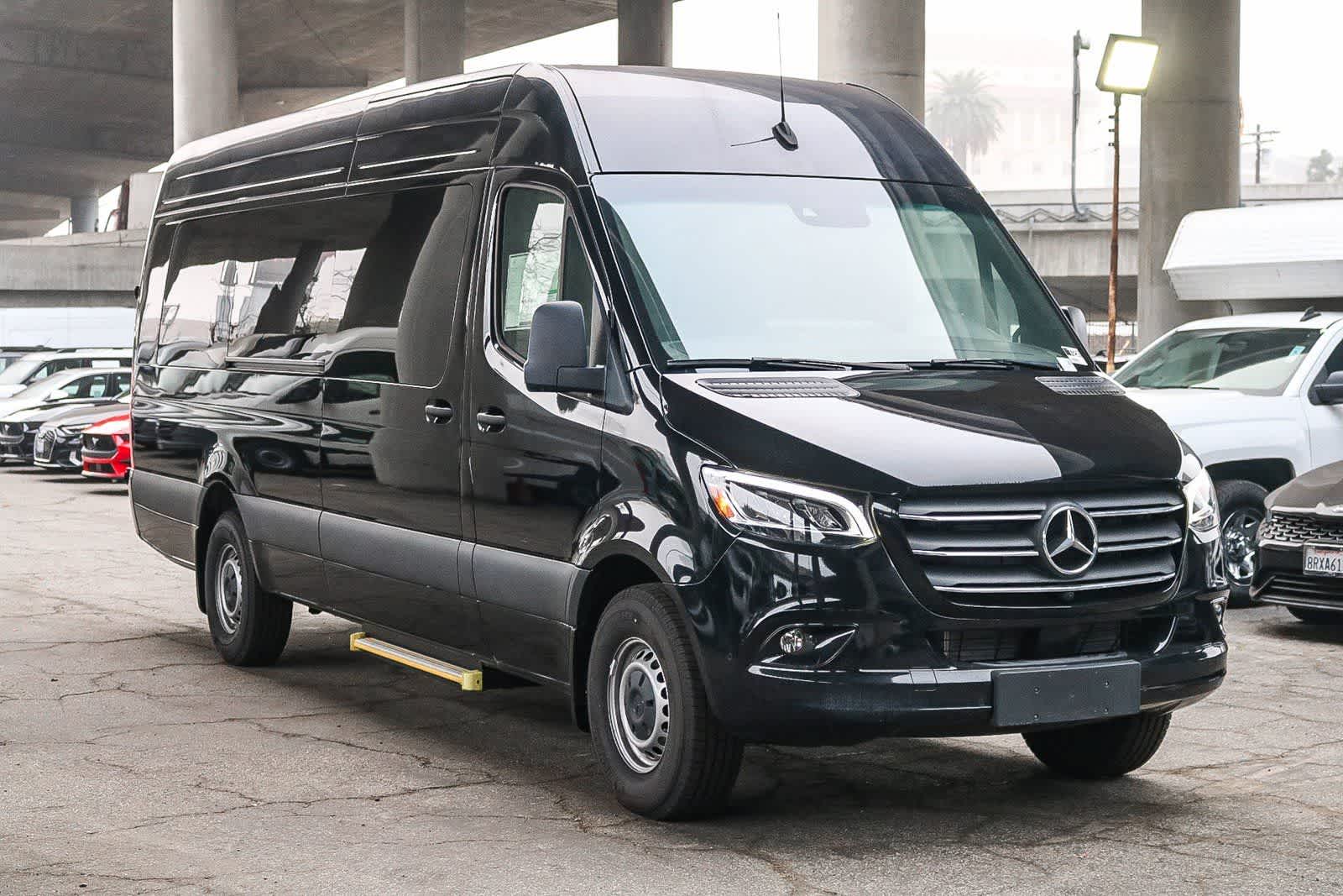 Thumbnail: 2024 Mercedes-Benz Sprinter - 3
