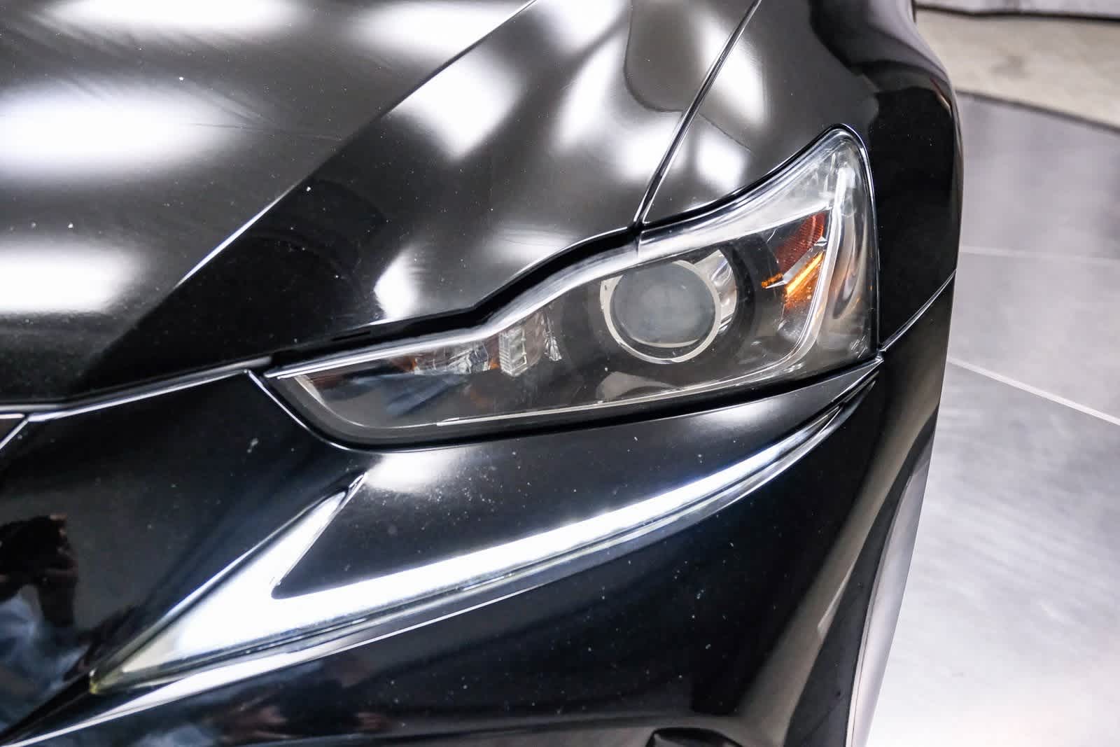 Thumbnail: 2017 Lexus IS - 11