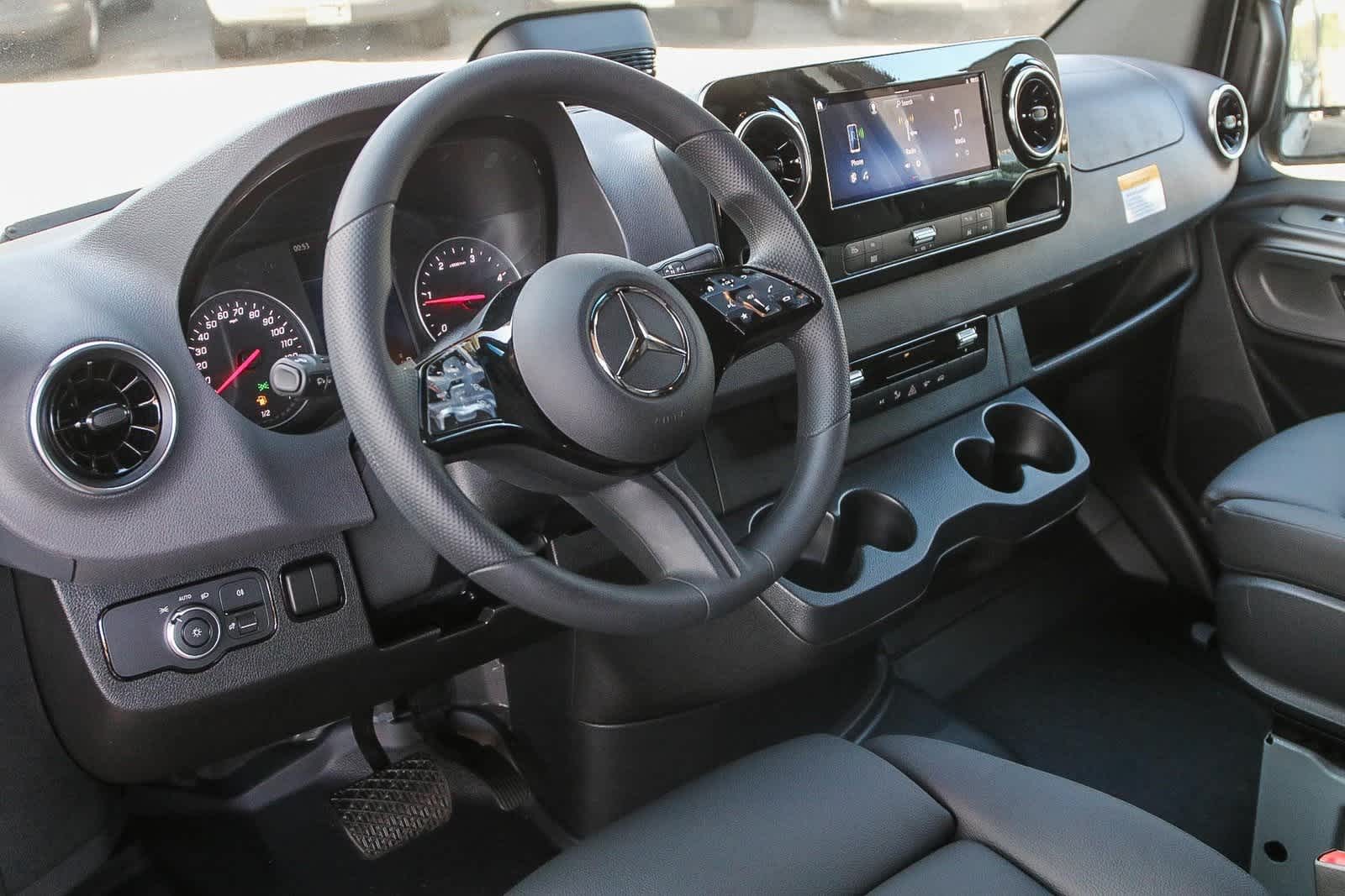 Thumbnail: 2025 Mercedes-Benz Sprinter - 12