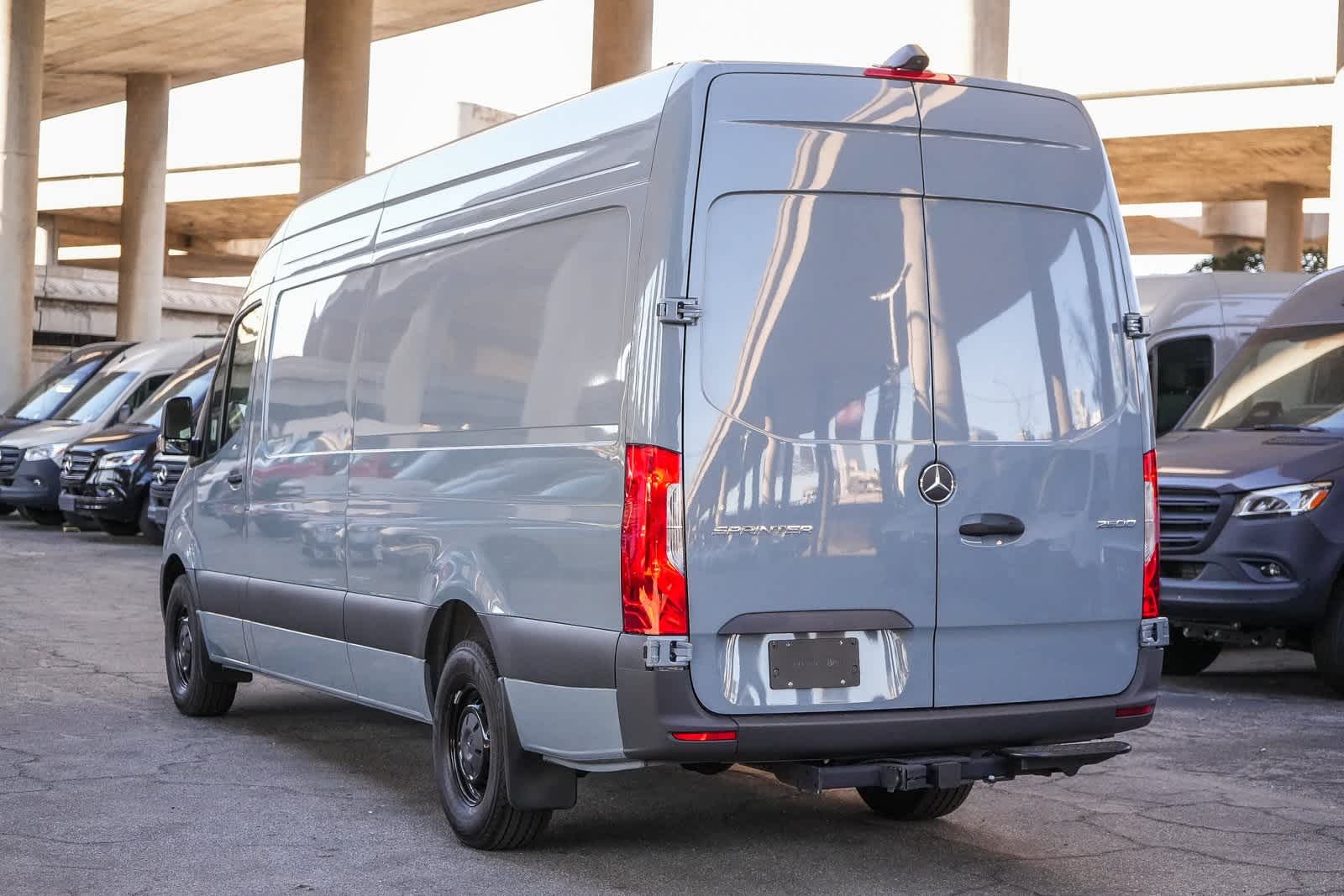 Thumbnail: 2025 Mercedes-Benz Sprinter - 8