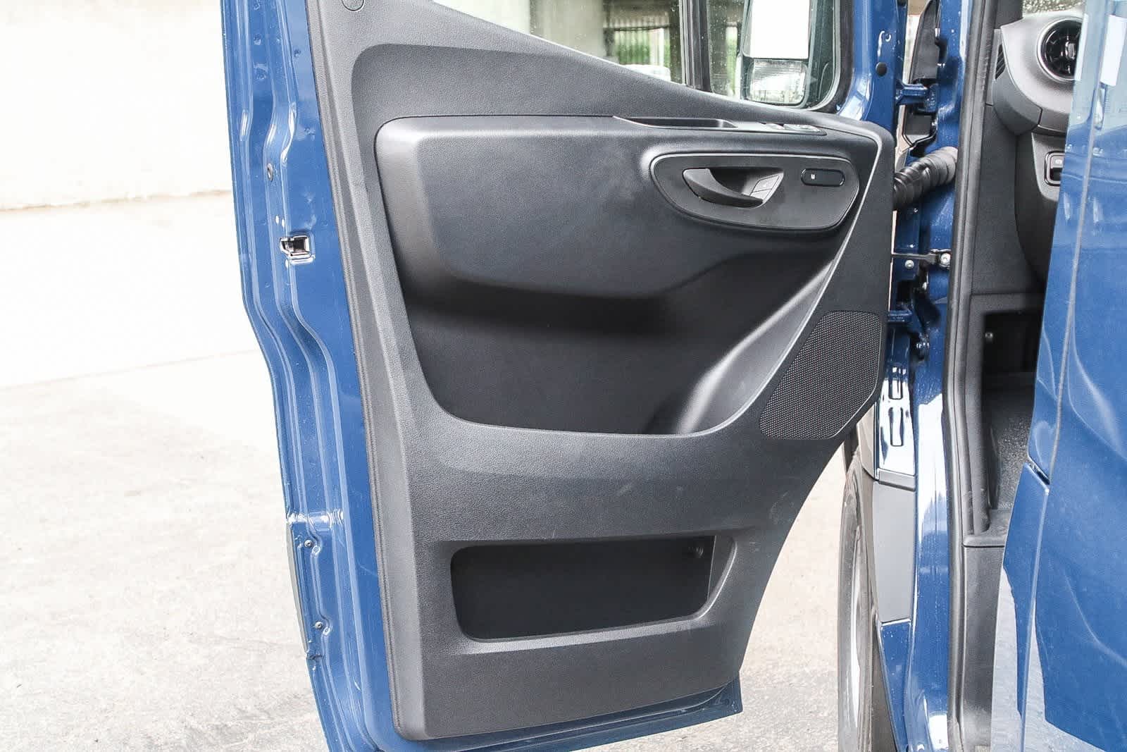 Thumbnail: 2025 Mercedes-Benz eSprinter - 19