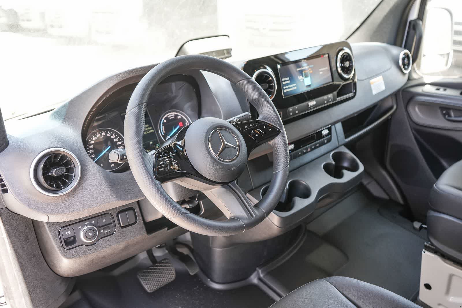 Thumbnail: 2025 Mercedes-Benz eSprinter - 14