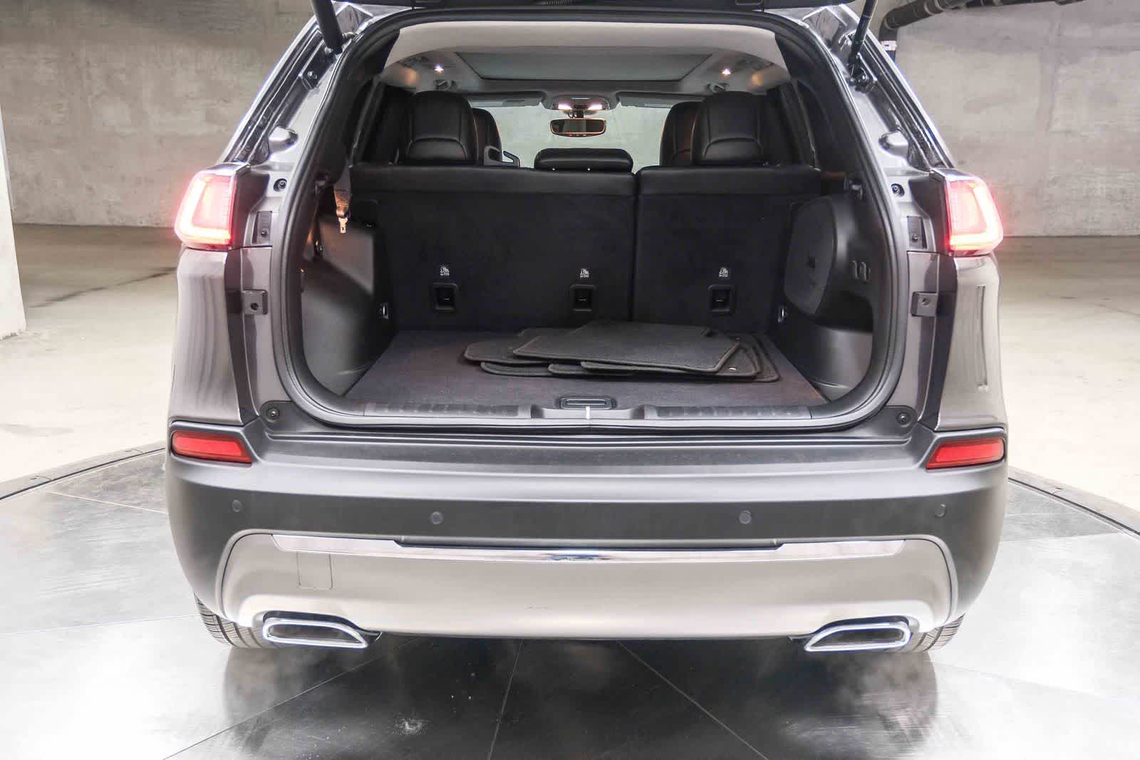 Thumbnail: 2019 Jeep Cherokee - 27