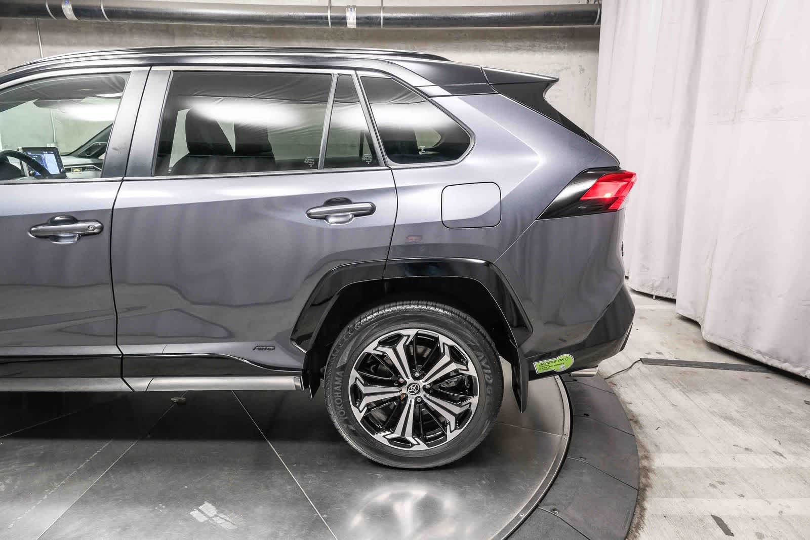 Thumbnail: 2022 Toyota RAV4 - 8