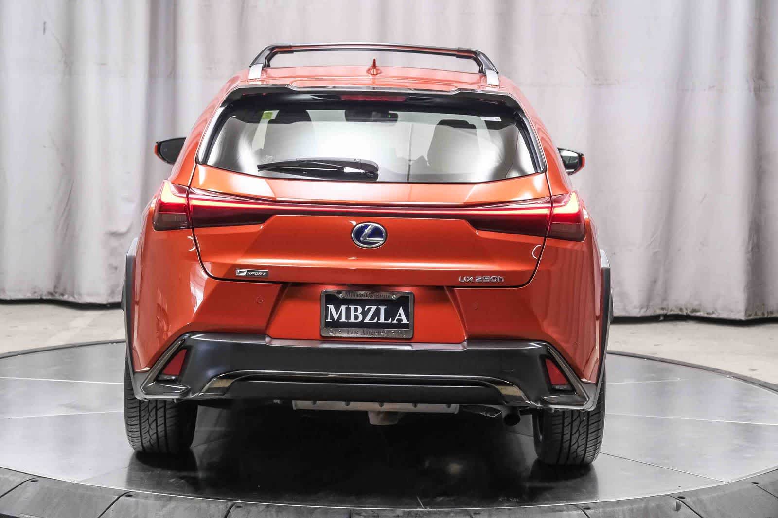 Thumbnail: 2020 Lexus UX - 3