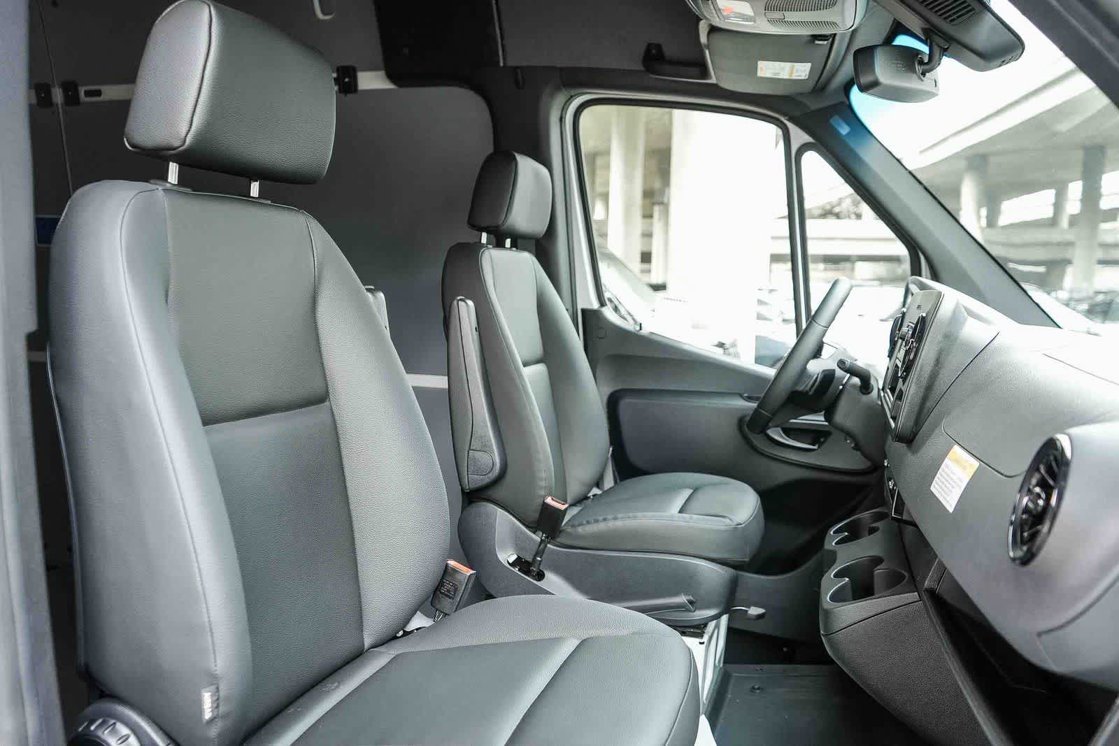 Thumbnail: 2026 Mercedes-Benz Sprinter - 16