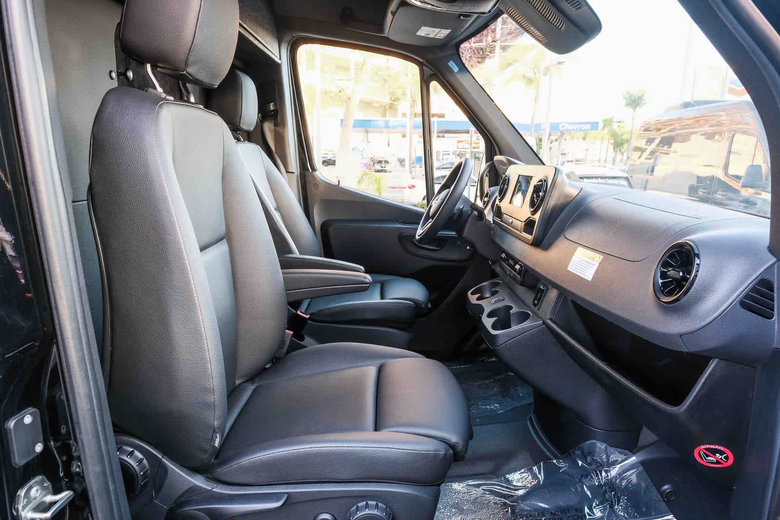 Thumbnail: 2024 Mercedes-Benz Sprinter - 28