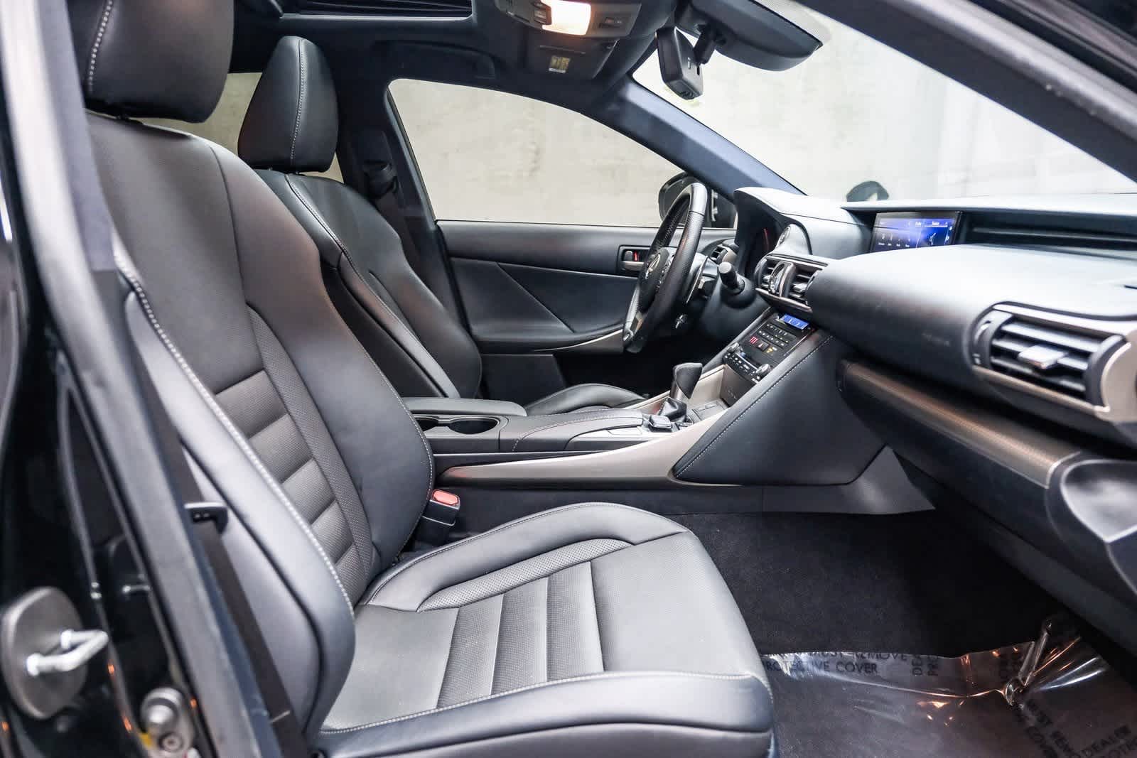 Thumbnail: 2017 Lexus IS - 18