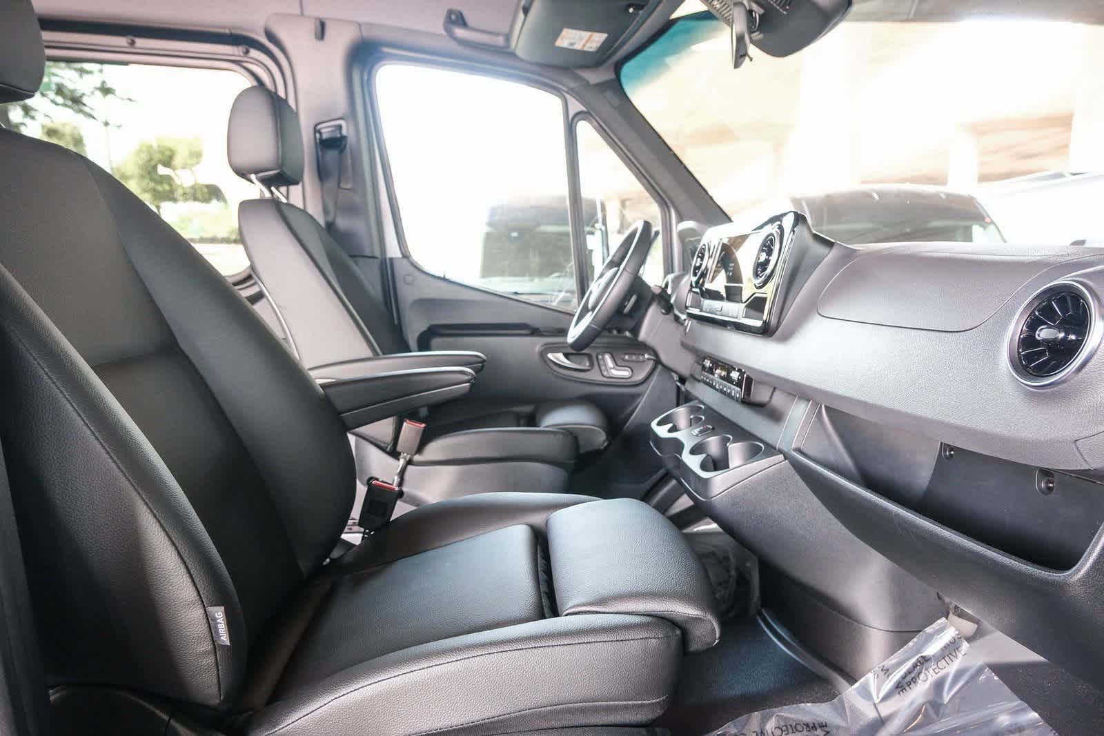 Thumbnail: 2024 Mercedes-Benz Sprinter - 17