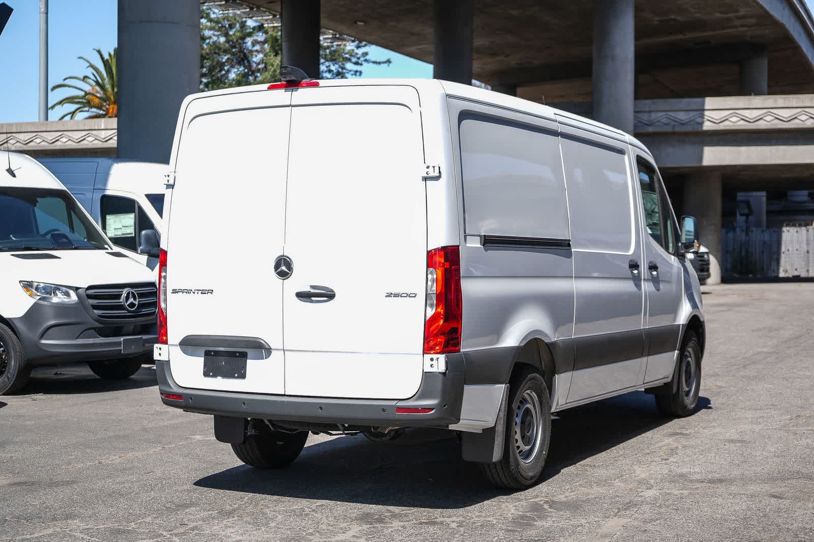 Thumbnail: 2026 Mercedes-Benz Sprinter - 7