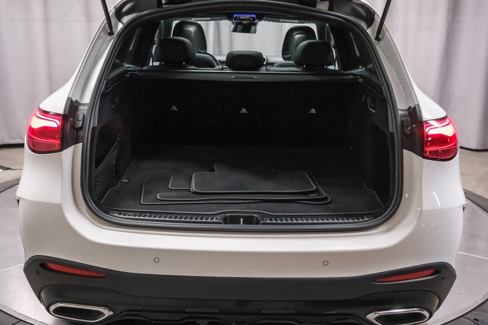 Thumbnail: 2023 Mercedes-Benz GLC - 23